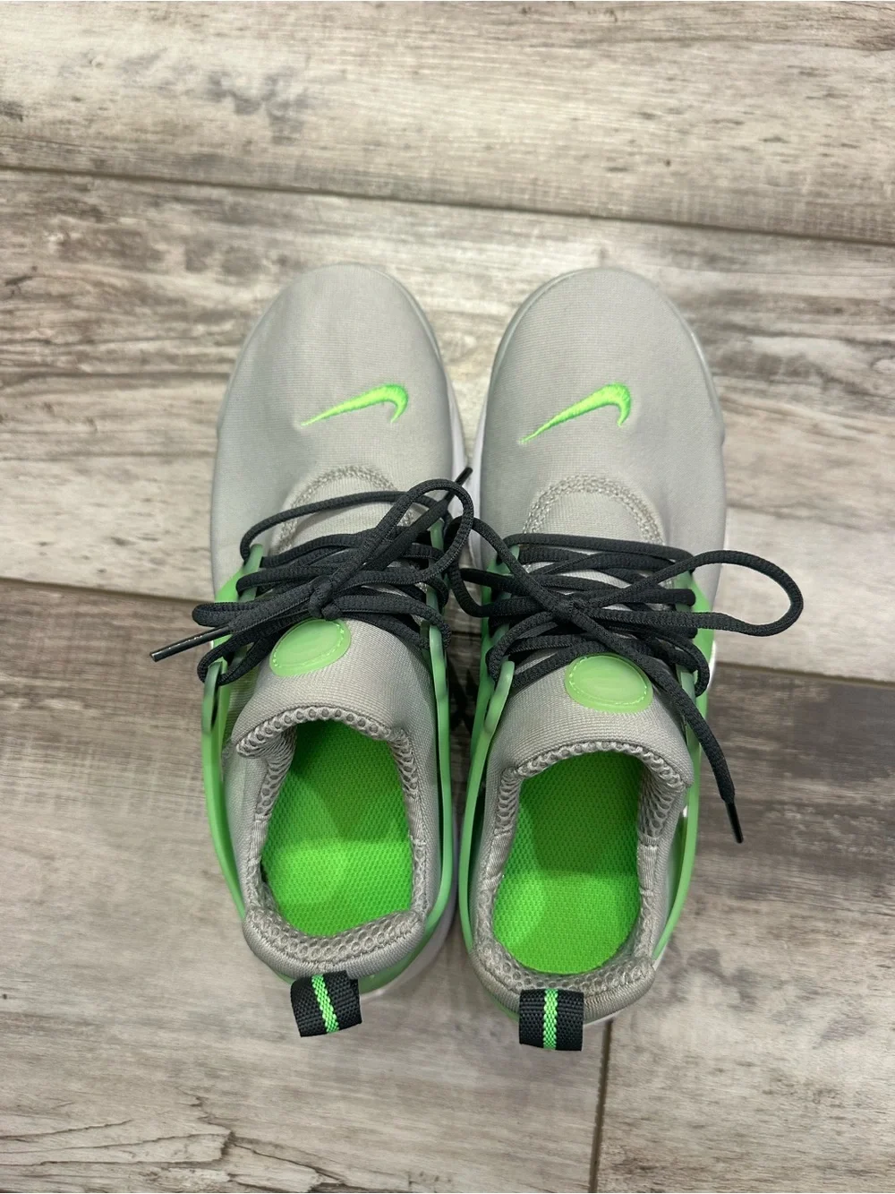 Nike Air Presto Grey and Green Trainers Youth size 5